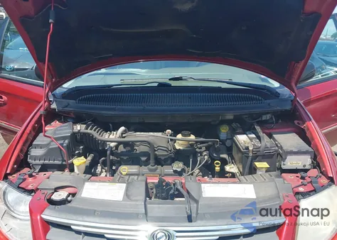 2005 Chrysler Town & Country Touring from USA, damaged, VIN 2C4GP54L75R447529